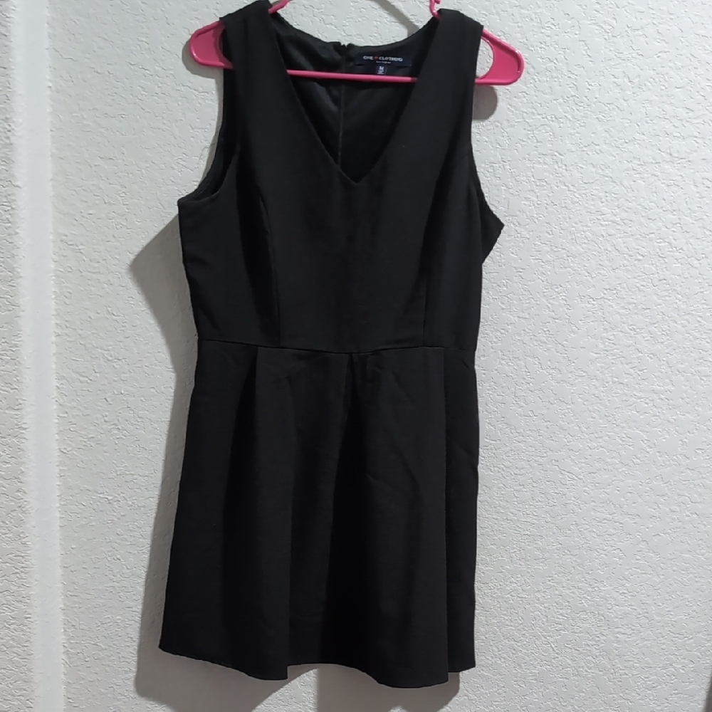 One Clothing Black V-Neck Sheath Mini Dress